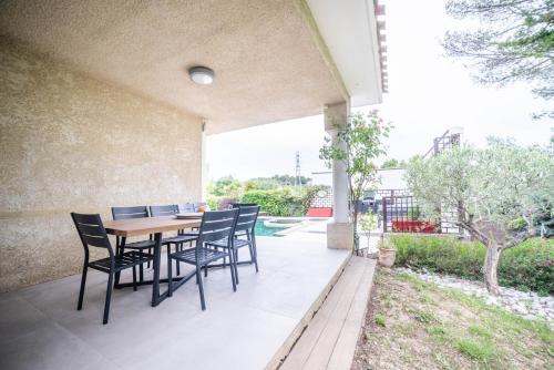 Garden, Luxury Home -Villa de Prestige avec Piscine - Jacuzzi-Famille-Table de billard - Salle de sport - tr in Marie-Therese