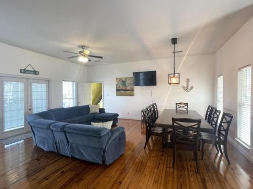 Family Waves-340 S Breakers in Fort Morgan