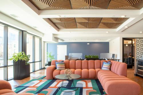 Flexhome East Side 1BR NO7 with Balcony, Pool, and Gym