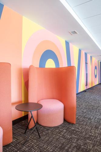 Flexhome East Side 1BR NO7 with Balcony, Pool, and Gym