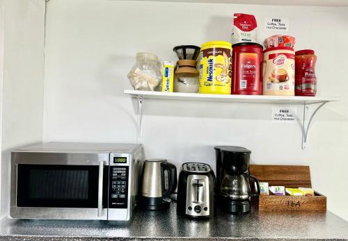 Cozy Private Room with Shared Bathroom on the 1st Floor - Conveniently Located near SeaTac Airport and Downtown Cozy Private Room with Shared Bathroom on the 1st Floor - Conveniently Located near SeaTac Airport and Downtown