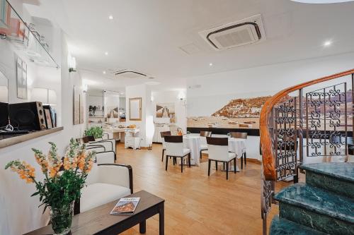 Спільний лаунж/ТБ зона, Bi Hotel in Порто Ерколе