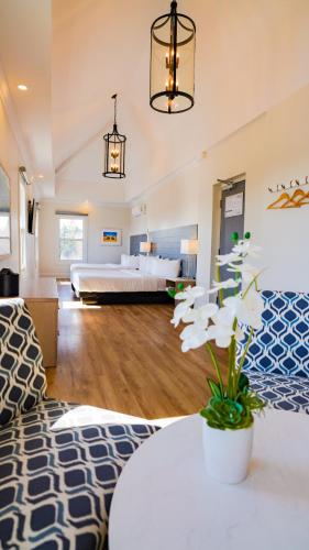 Colonial Hotel & Suites in Lambton Shores (ON)