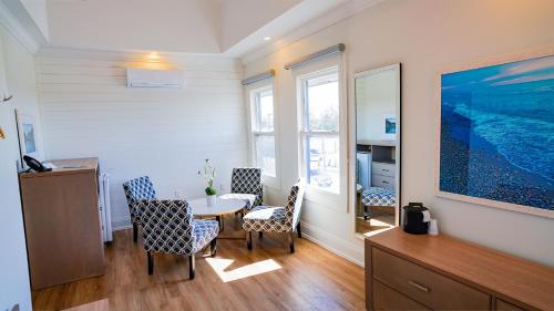 Colonial Hotel & Suites in Lambton Shores (ON)
