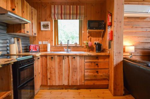 Rowan Log Cabin in Inverinan Beag