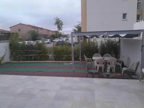 Erkély/terasz, Maison charmante à Rivesaltes, jardin clôturé (Maison charmante a Rivesaltes, jardin cloture) in Rivesaltes