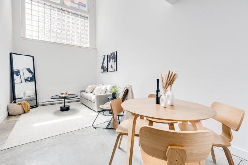 Le Mile End by M11 - Luxurious Two-Floor 1BDR Loft