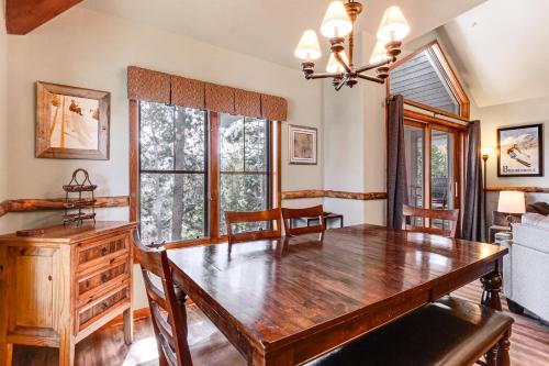 Breck Condo with Pool and Hot Tub Access Walk to Lift in Breckenridge, USA