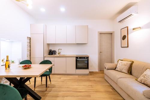 Luxury 2 bedroom-2 bathroom Apartment with Rooftop TERRACE & Luxury Studio App, Split (photo 9)