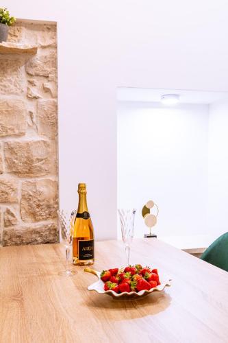 Luxury 2 bedroom-2 bathroom Apartment with Rooftop TERRACE & Luxury Studio App - Tap to explore photos
