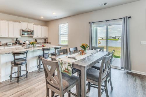 2 Mi to Golf: Myrtle Beach Home w/ Pool Access! – khách sạn tại Đảo Pine