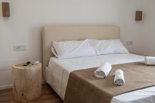 1 queen bed, 1 twin bed