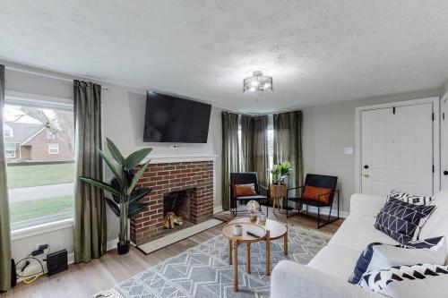 HOF Charming Updated Brick 3BR Very Close to HOF in Canton, USA
