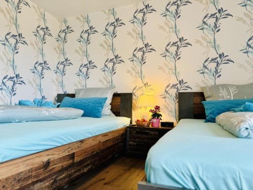 2 double beds