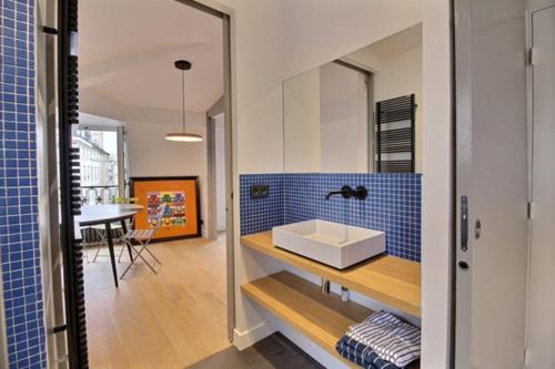 Spacious comfortable apartment - image 4