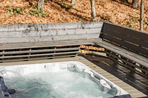 Holden Haus - creek front cabin in Aska, USA