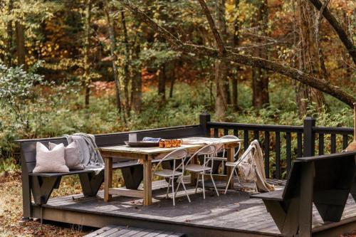 Holden Haus - creek front cabin in Aska, USA