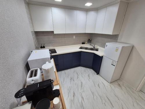 III - Full option three-room private house (1)