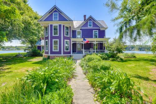 Bayfront Heathsville Home with Crabbing Pier! in Reedville, USA