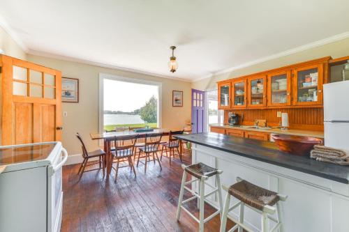 Bayfront Heathsville Home with Crabbing Pier! in Reedville, USA