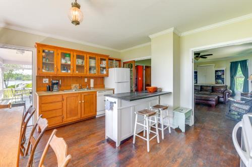 Bayfront Heathsville Home with Crabbing Pier! in Reedville, USA