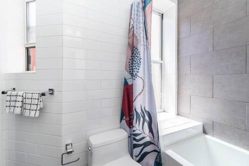 Heart of East VillGem 3BR1BA Washer Dryer! in New York, USA