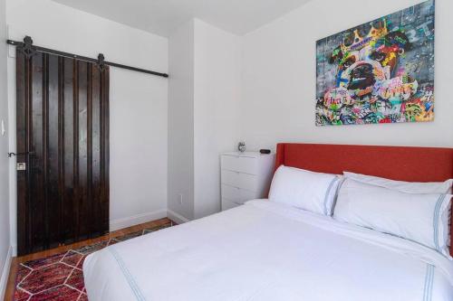 Heart of East VillGem 3BR1BA Washer Dryer! in New York, USA