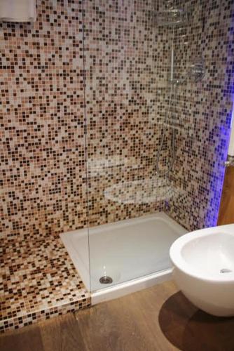 Barbacan Boutique Hotel - image 11