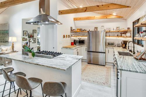 Hendersonville Vacation Rental with Private Hot Tub! in Hendersonville, USA