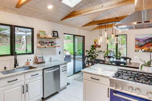 Hendersonville Vacation Rental with Private Hot Tub! in Hendersonville, USA