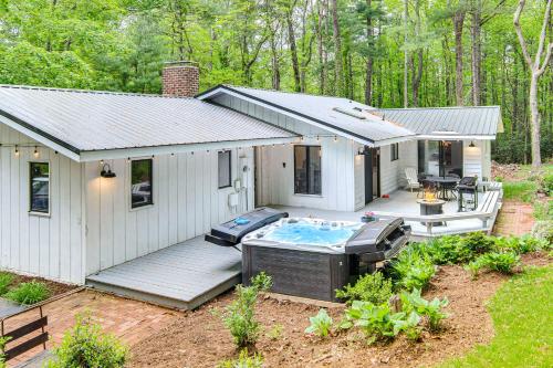 Hendersonville Vacation Rental with Private Hot Tub! in Hendersonville, USA