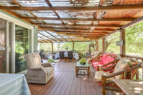 Auburn Cottage with Patios and Garden - 3 Mi to Town! in Auburn (CA)