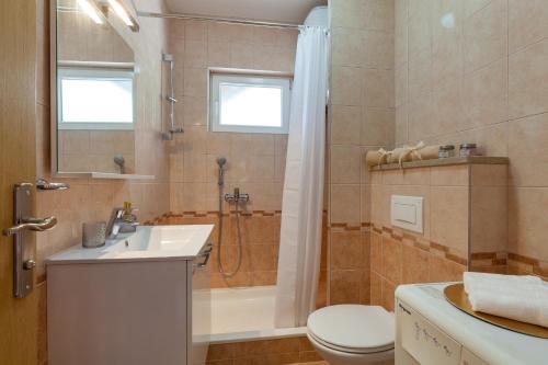 Two-Bedroom Apartment with Sea View image 9