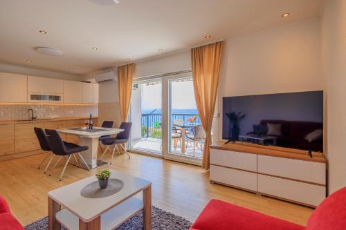 Two-Bedroom Apartment with Terrace and Sea View room in Apartment Maya