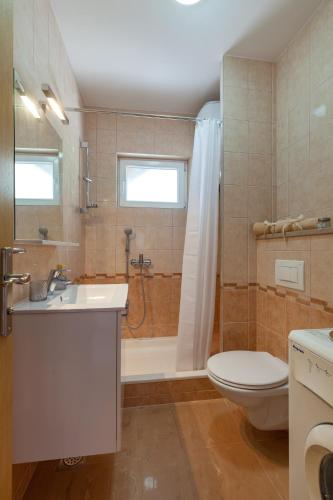 Two-Bedroom Apartment with Sea View image 10