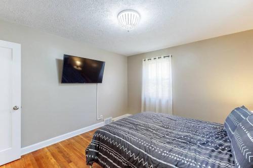 HOF Village- Hot Tub, GameRoom, 4BD 2BA, Remodeled in Canton, USA