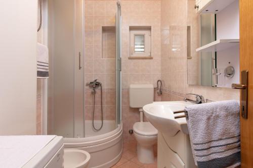 Two-Bedroom Apartment with Balcony and Sea View image 8