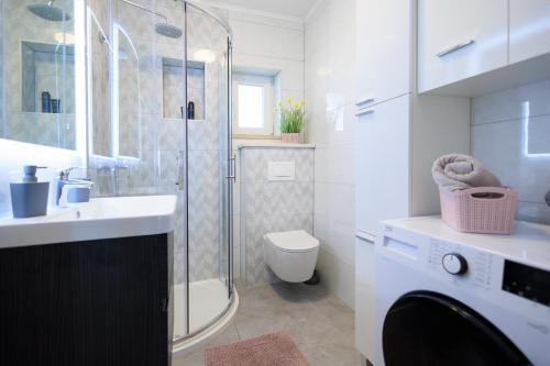 Two-Bedroom Apartment with Terrace and Sea View image 10