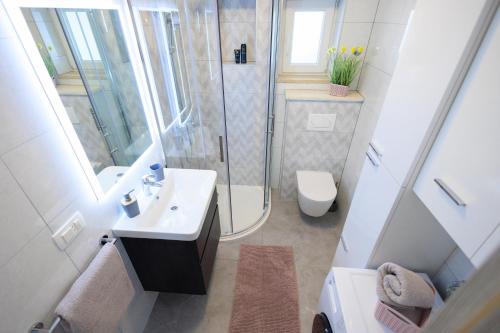 Two-Bedroom Apartment with Terrace and Sea View image 8