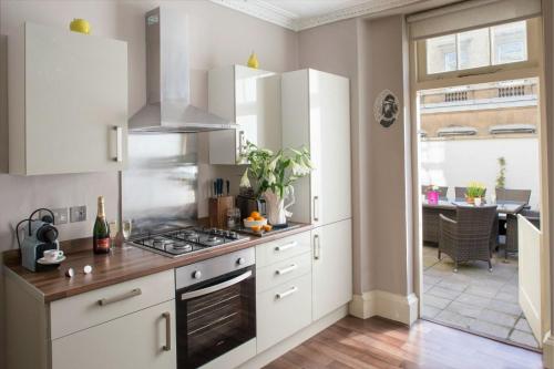 Dream Stays Bath - Trim Street (Hot tub) - image 7
