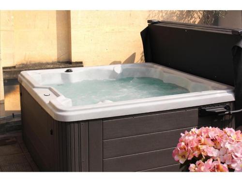 Dream Stays Bath - Trim Street (Hot tub)