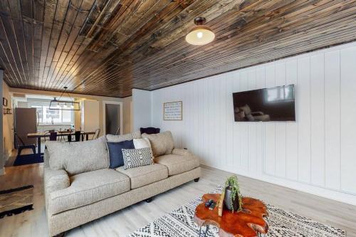 Steps to the HOF- Hot Tub, 4BD 2BA, Remodeled 2021 in Canton, USA