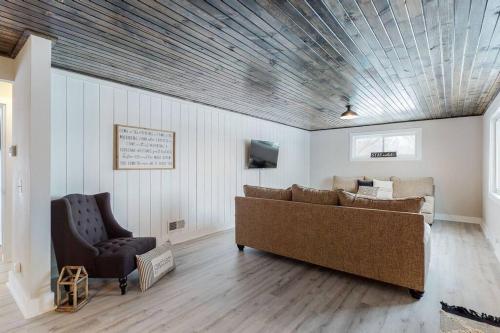 Steps to the HOF- Hot Tub, 4BD 2BA, Remodeled 2021 in Canton, USA
