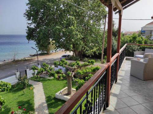 Tas Millstone Seaside House in Marathias (Phocis)