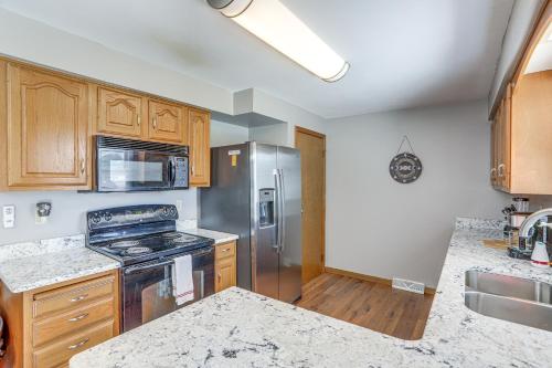 Lake Erie Family Getaway in Amherst Pets Welcome!