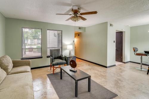 Dallas Condo Walk to Katy Trail, Dining and Shops in Dallas, USA