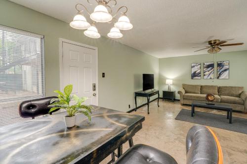 3 Mi to Dtwn Dallas Condo with Walkable Location! in Highland Park