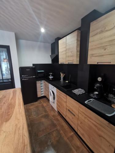 Kitchen, T2 pour 4, proche Versailles, Paris et La Defense in Le Port Marly