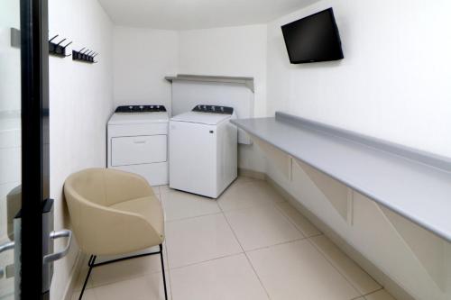 563899028 Holiday Inn Tijuana Zona Rio by IHG
