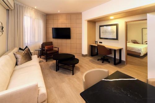 563899044 Holiday Inn Tijuana Zona Rio by IHG